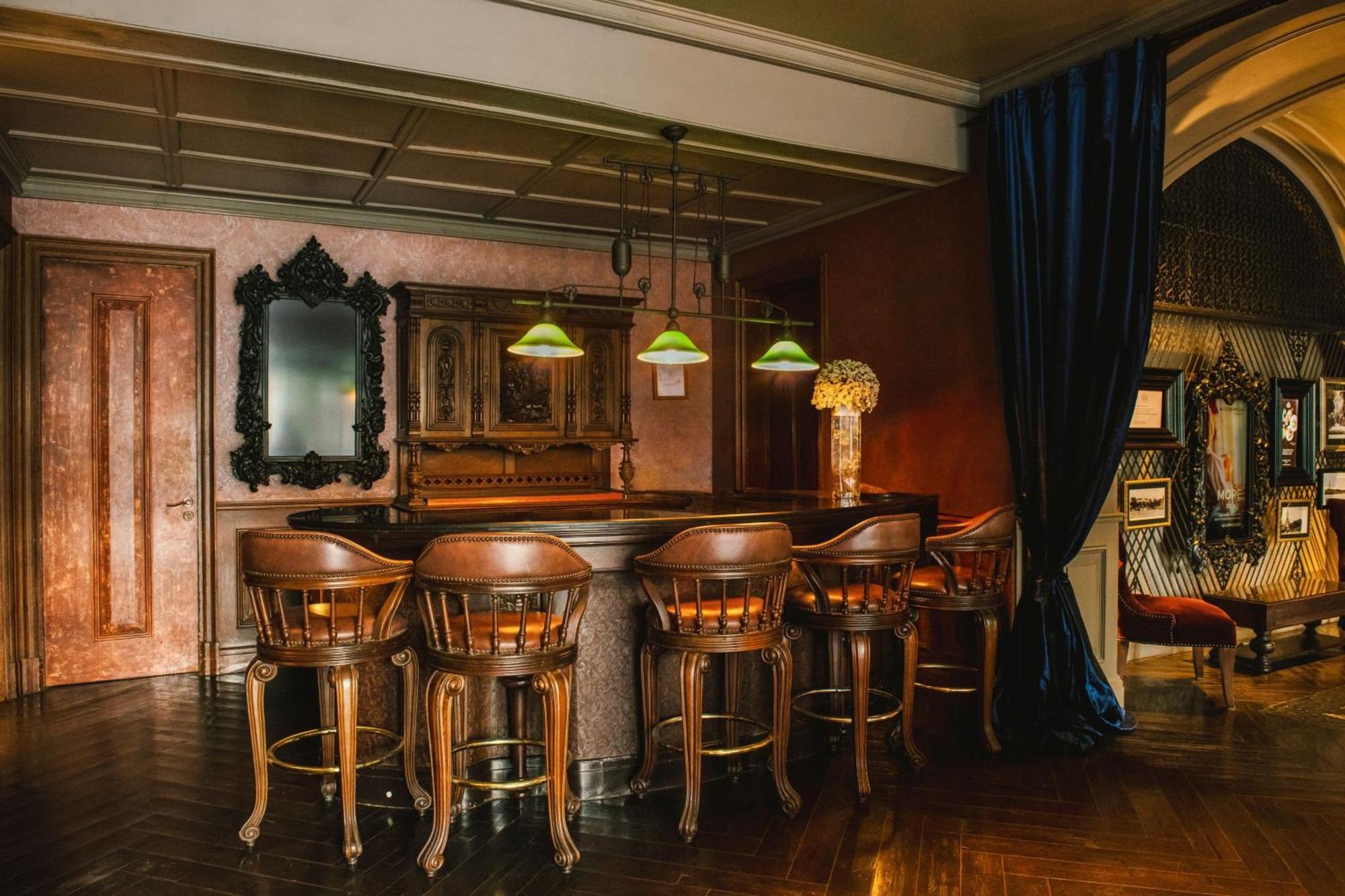 Hotel Muse Bangkok, Autograph Collection Exterior foto The bar at the 21 Club