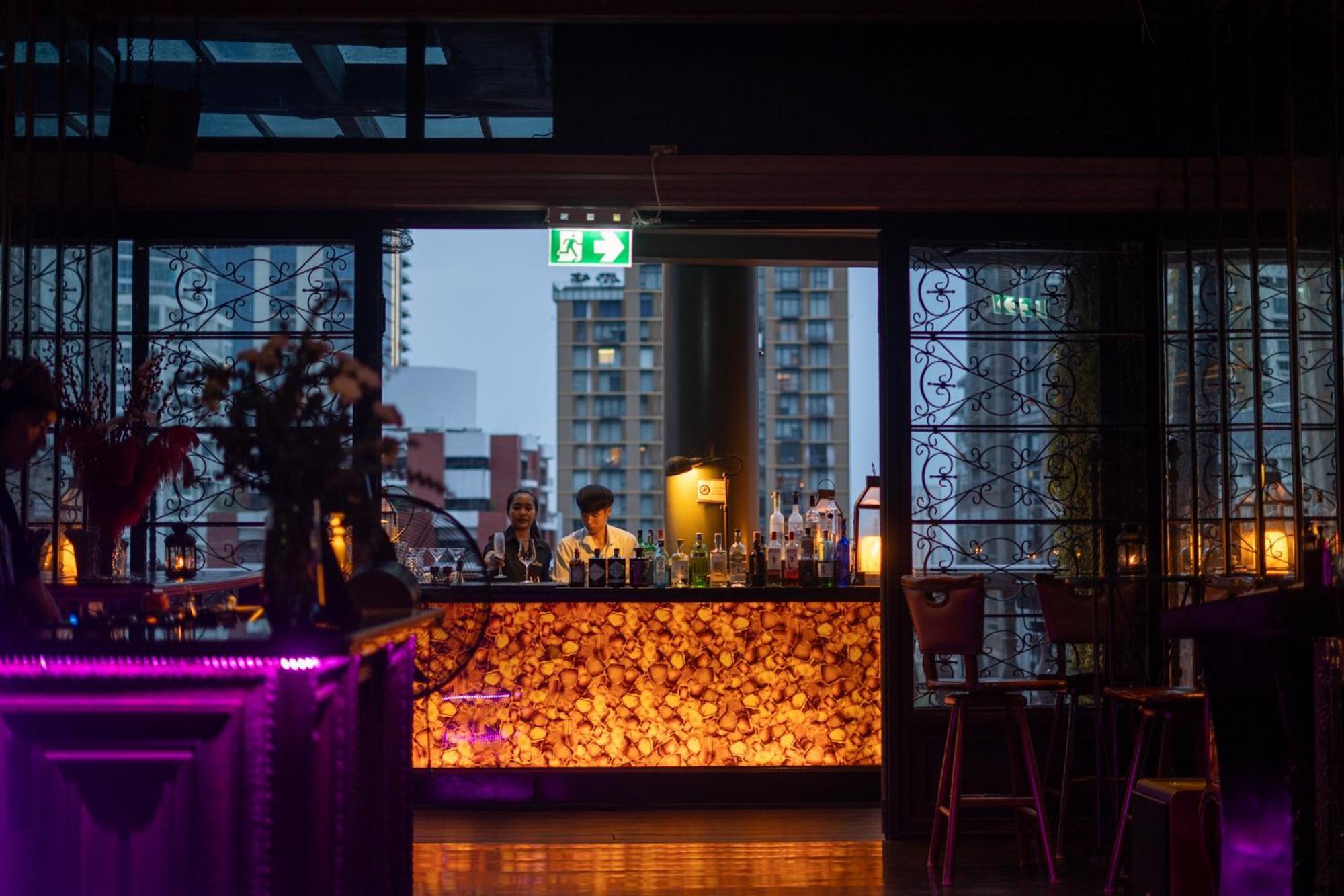 Hotel Muse Bangkok, Autograph Collection Exterior foto The bar at the top of the hotel